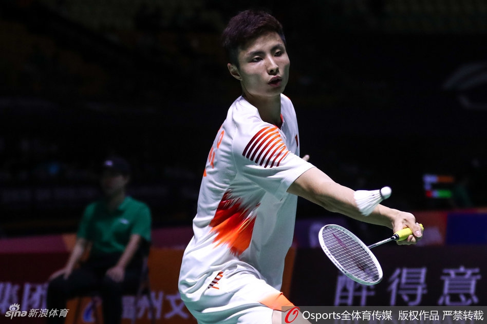 福州赛首轮石宇奇2：0赵俊鹏
