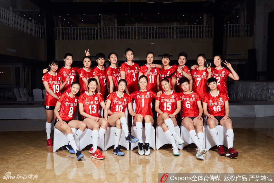 辽宁女排官方写真丁霞领衔