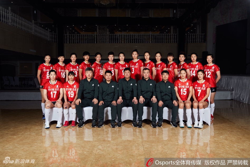 辽宁女排官方写真丁霞领衔