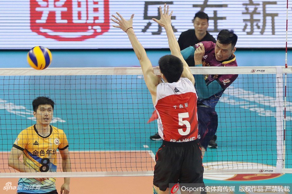 排超上海男排3:1胜江苏男排