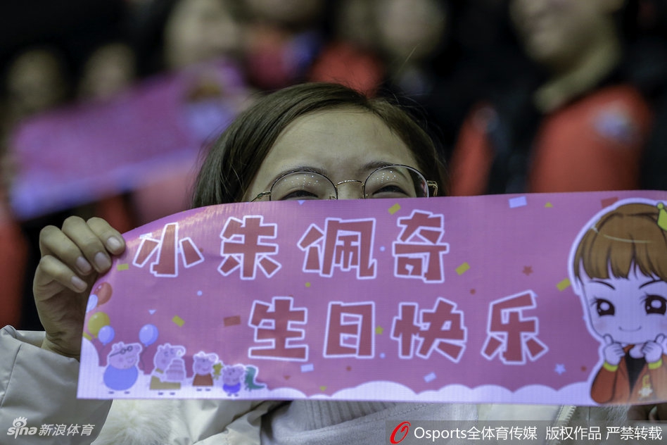 乒超全场唱生日歌为朱雨玲庆生
