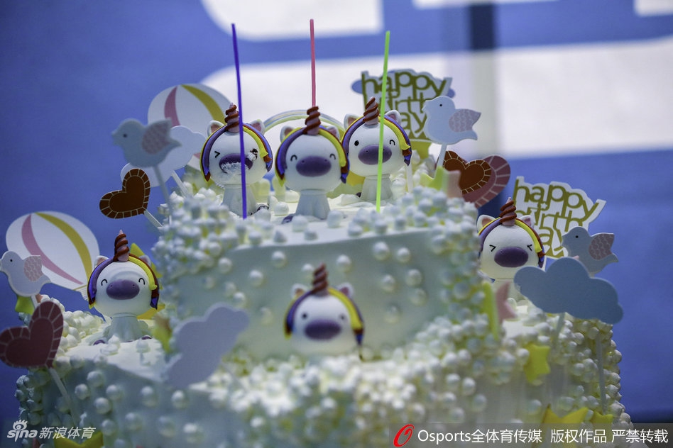 乒超全场唱生日歌为朱雨玲庆生