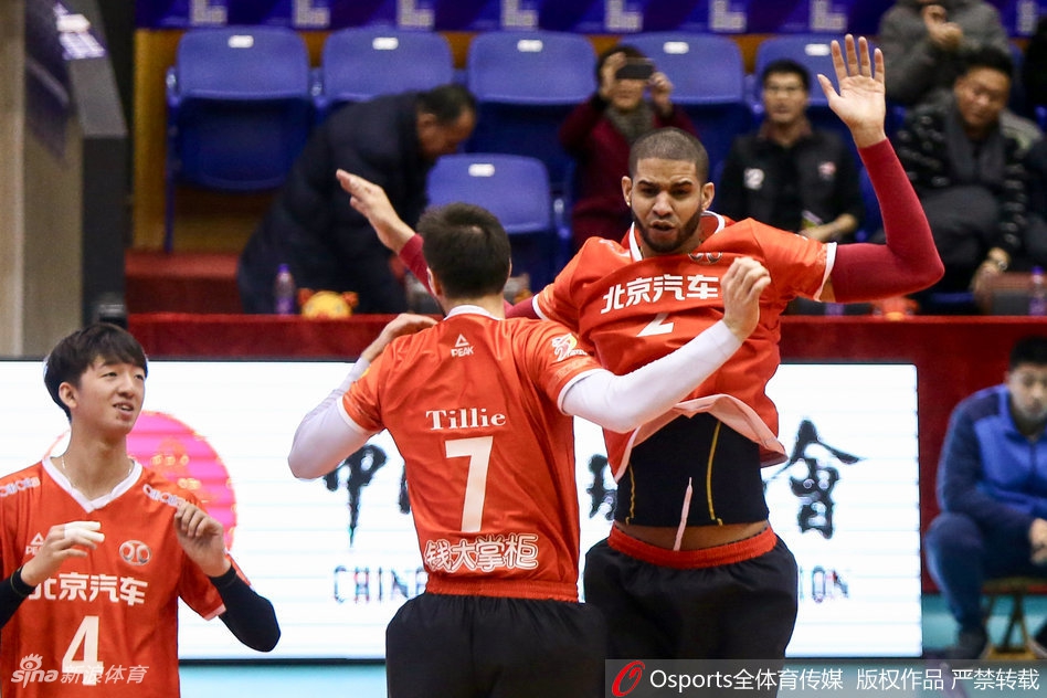 排超半决赛山东男排0-3北京