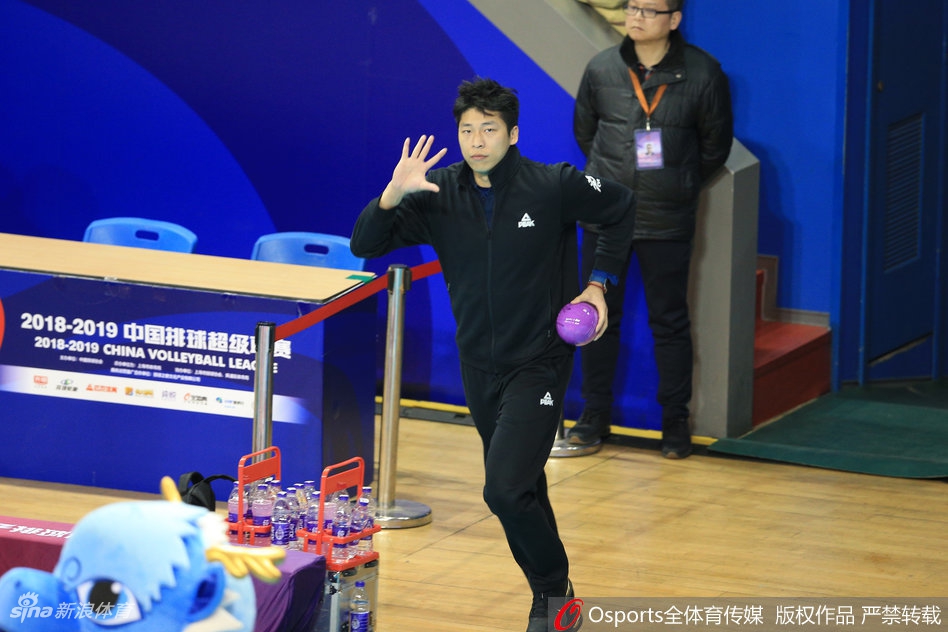 排超决赛②上海男排3-2北京