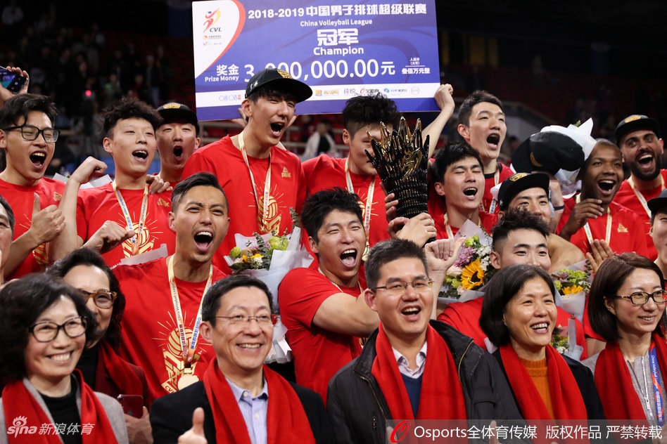上海男排实现联赛15冠王
