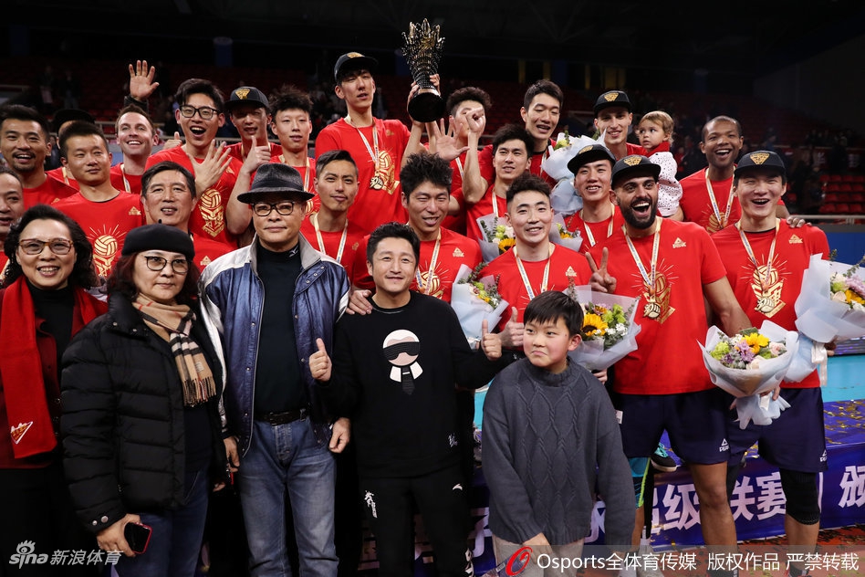 上海男排实现联赛15冠王