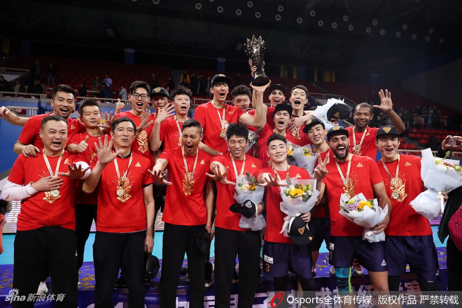 上海男排实现联赛15冠王