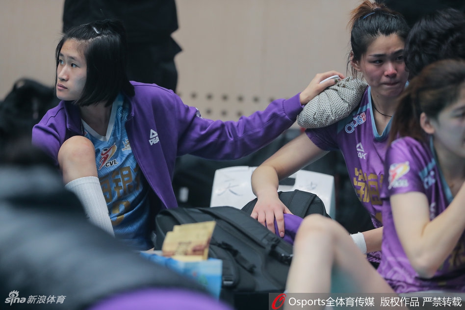 天津女排输球杜清清泪洒赛场