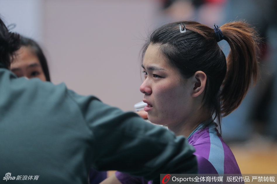 天津女排输球杜清清泪洒赛场
