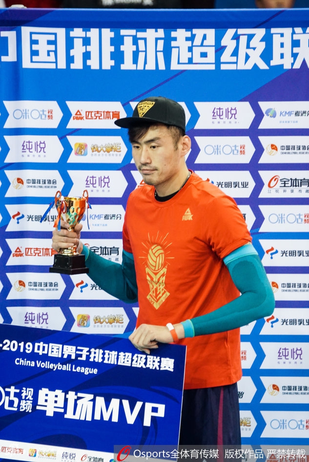 上海男排实现联赛15冠王