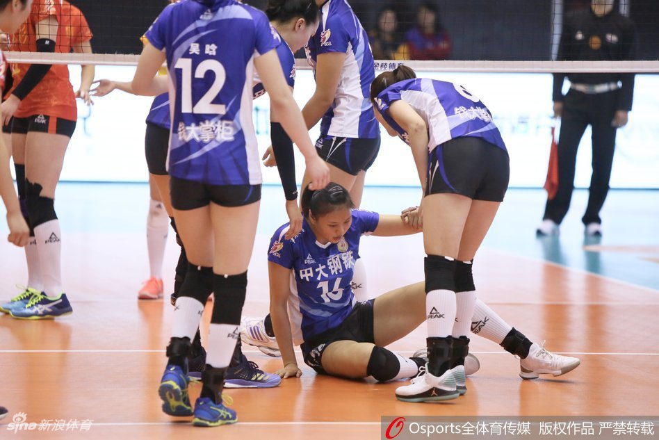 8强战次轮山东女排3-1江苏女排