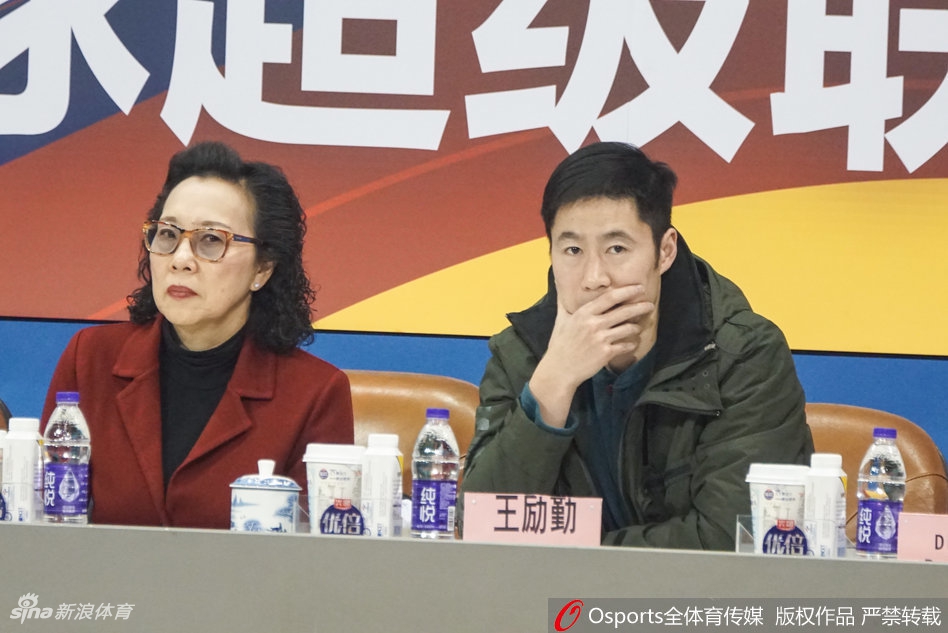 上海女排vs北京 王励勤观战