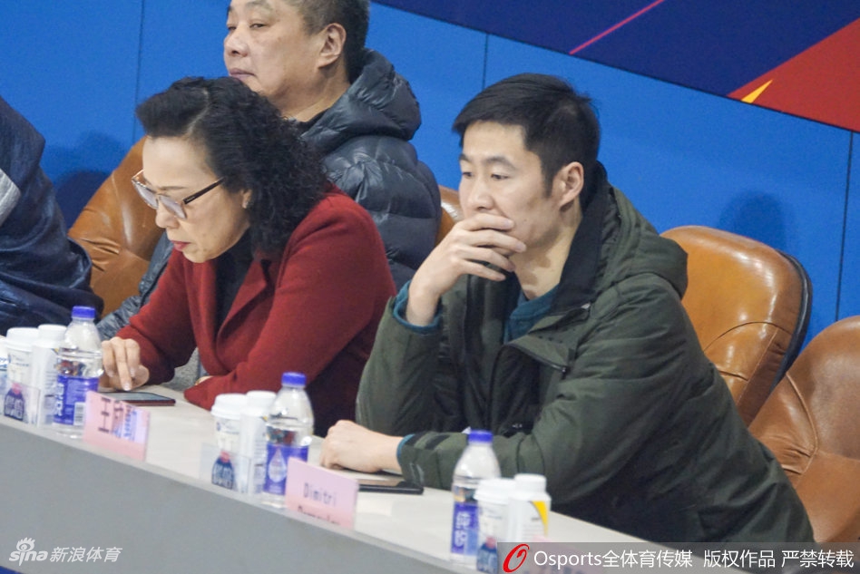 上海女排vs北京 王励勤观战