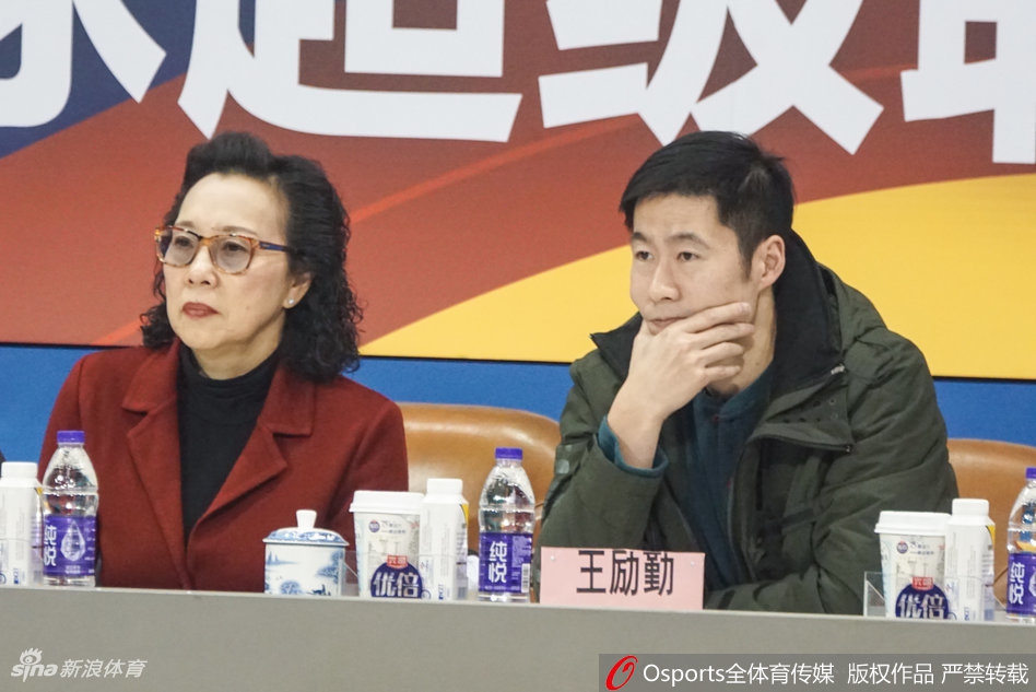 上海女排vs北京 王励勤观战