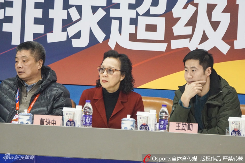 上海女排vs北京 王励勤观战