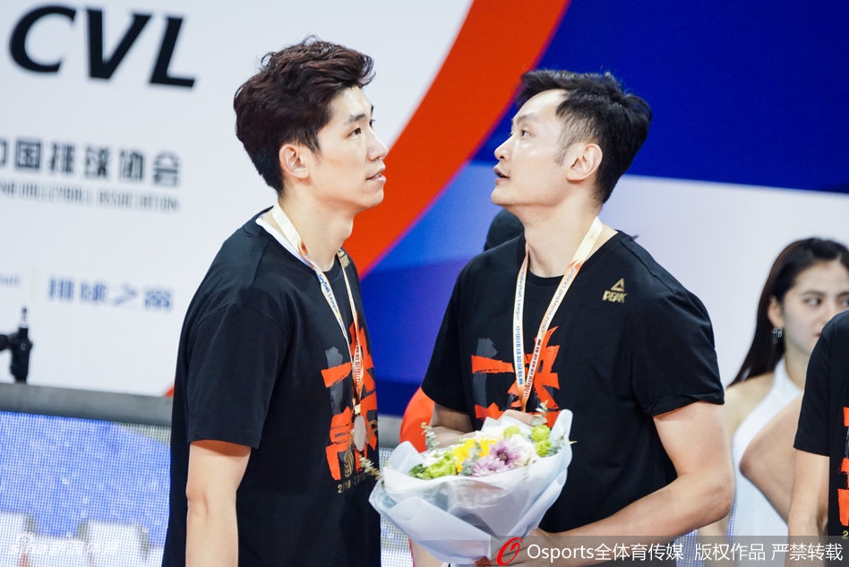 上海男排实现联赛15冠王