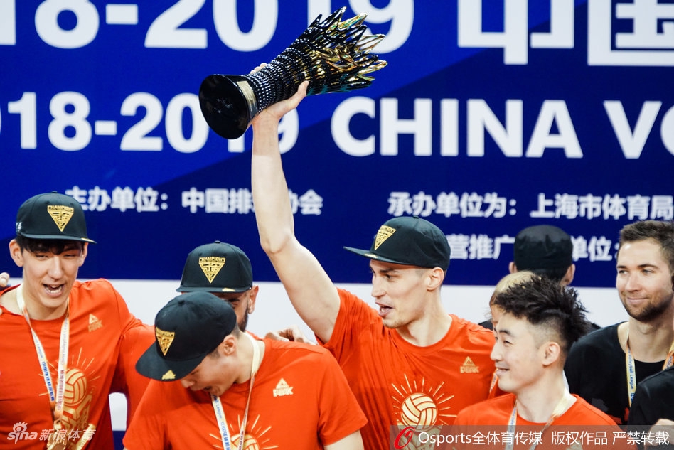 上海男排实现联赛15冠王