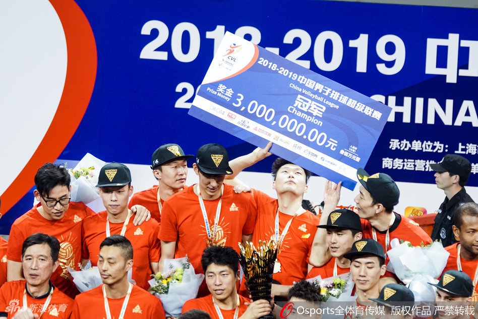 上海男排实现联赛15冠王