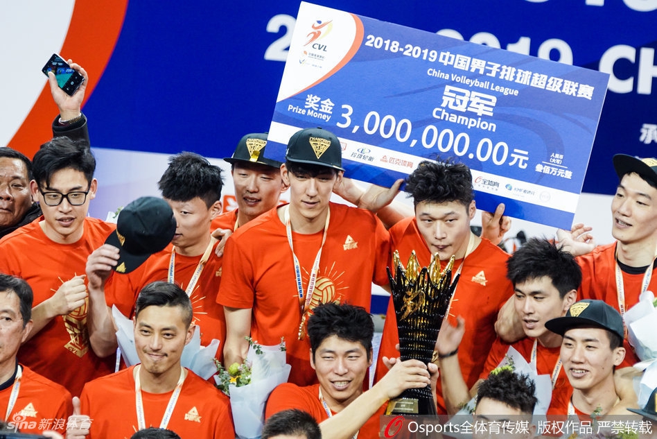 上海男排实现联赛15冠王