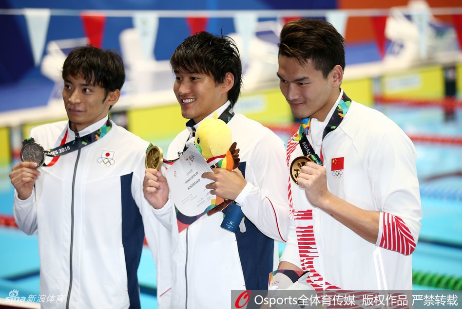 亚运男子200米仰泳徐嘉余夺冠