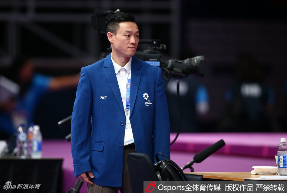 亚运体操男团杨威出任裁判