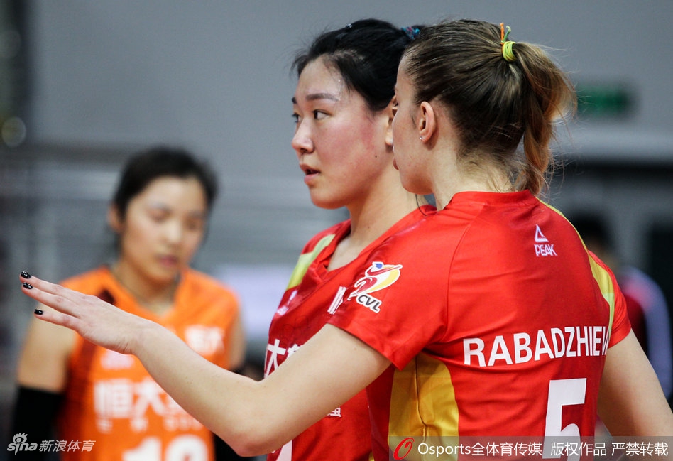 排超八强战恒大1-3天津女排