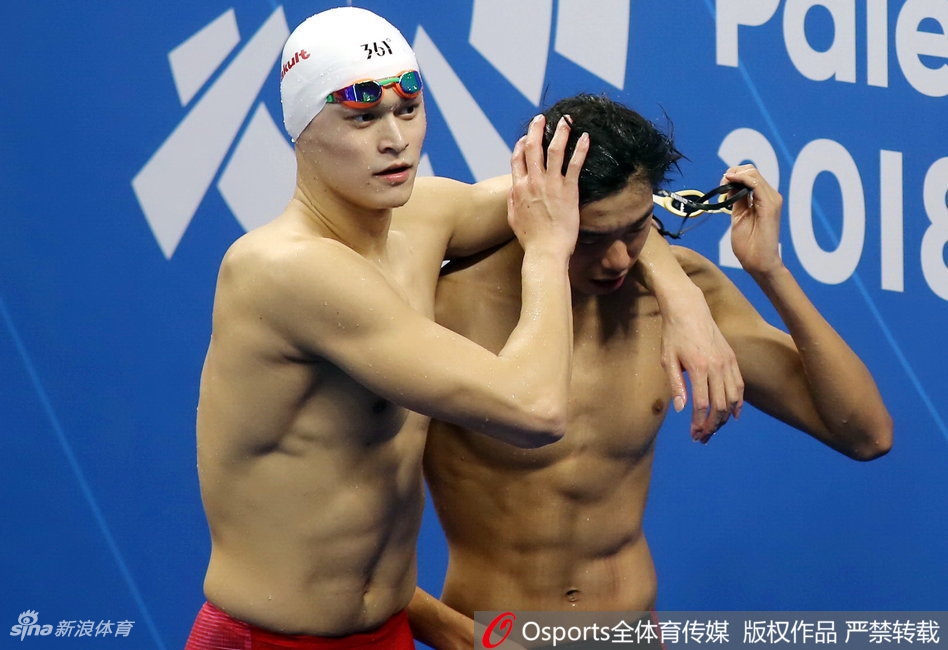 亚运孙杨脱力季新杰搀扶出场