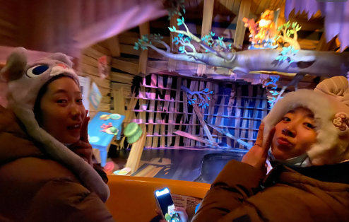 朱婷畅游迪士尼祝大家新年快乐