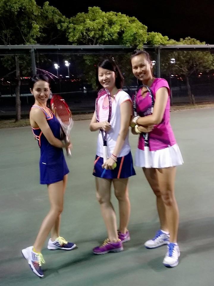 蔡依林晒打网球美照