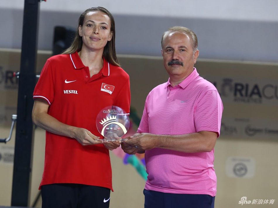 荣耀杯四国女排赛塞尔维亚夺冠