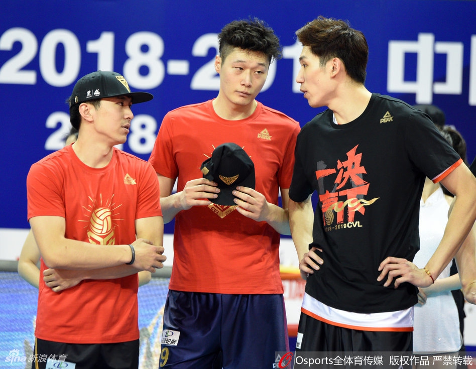 上海男排实现联赛15冠王