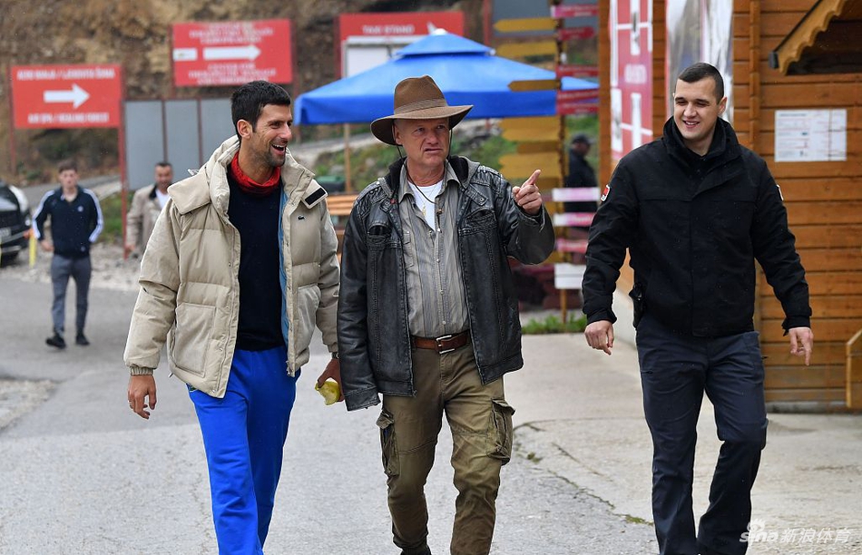 德约科维奇现身考古公园