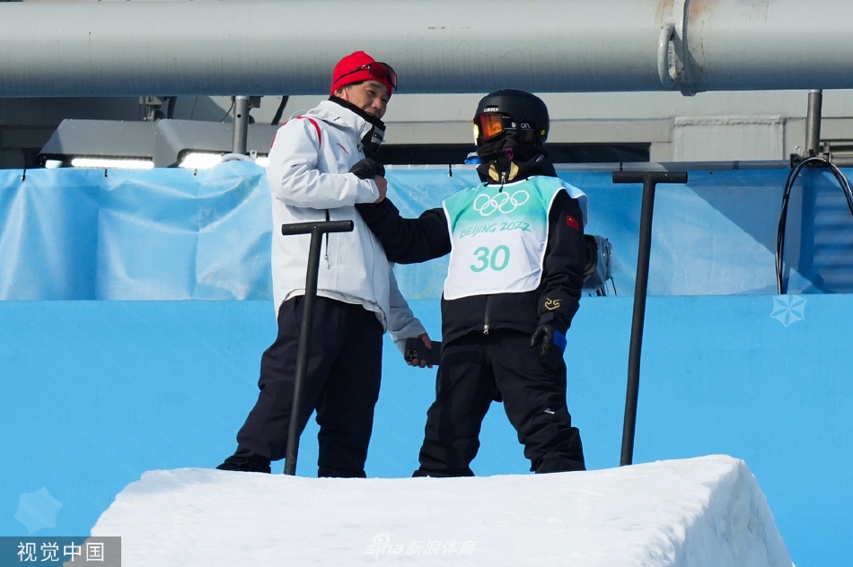 单板滑雪女子大跳台荣格获第5创历史
