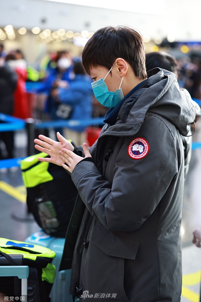 国乒选手现身机场前往澳门 马龙刘诗雯许昕齐现身