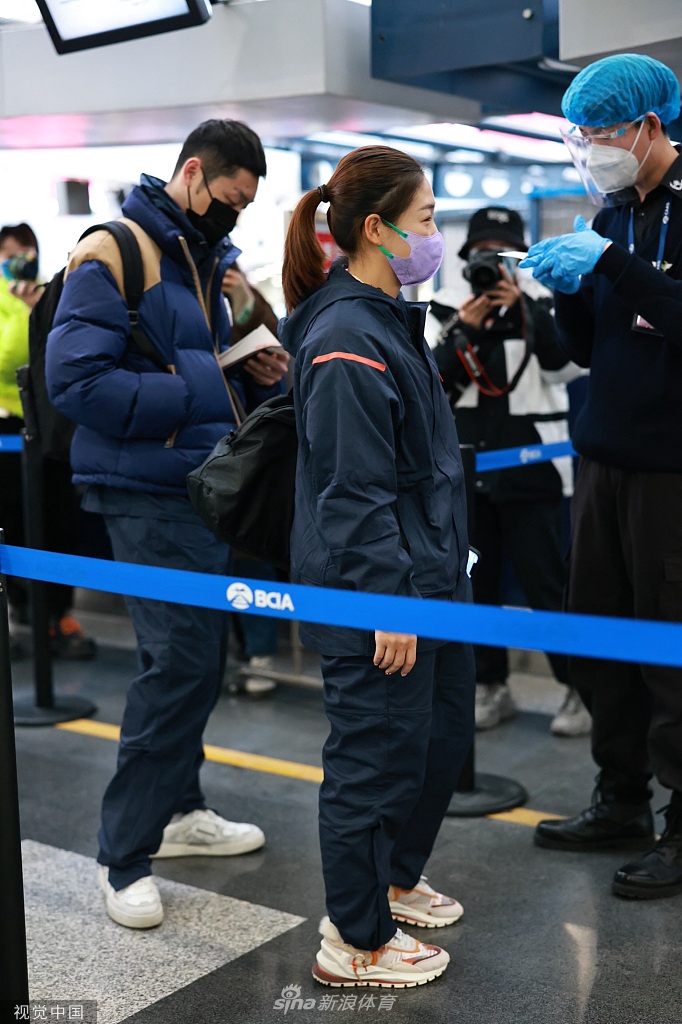 国乒选手现身机场前往澳门 马龙刘诗雯许昕齐现身