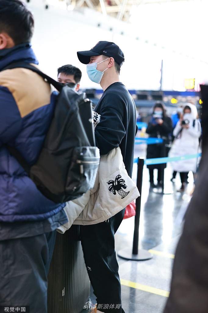 国乒选手现身机场前往澳门 马龙刘诗雯许昕齐现身