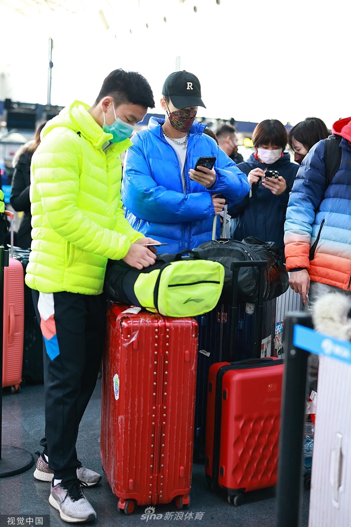 国乒选手现身机场前往澳门 马龙刘诗雯许昕齐现身