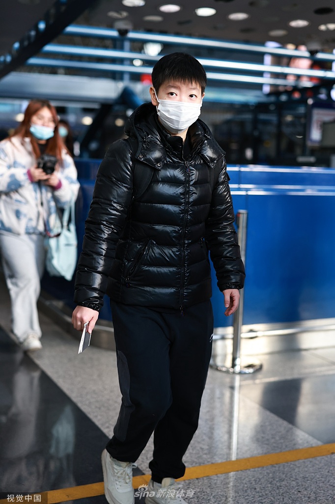 国乒选手现身机场前往澳门 马龙刘诗雯许昕齐现身