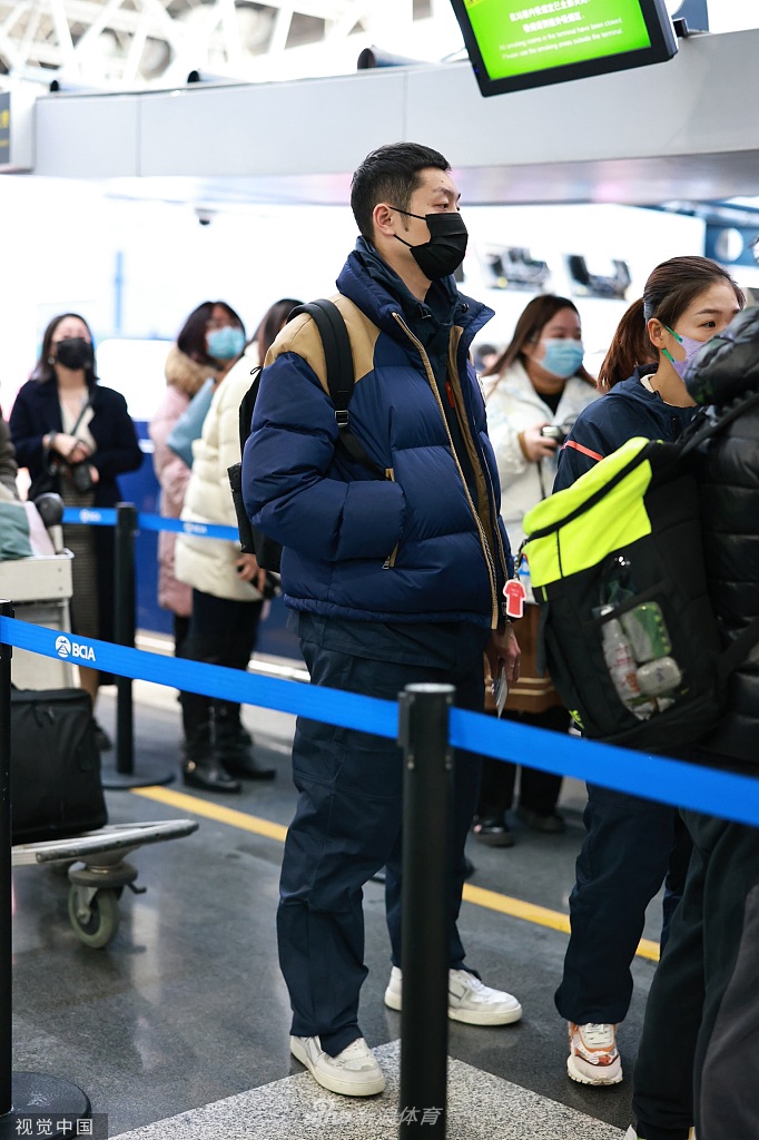 国乒选手现身机场前往澳门 马龙刘诗雯许昕齐现身