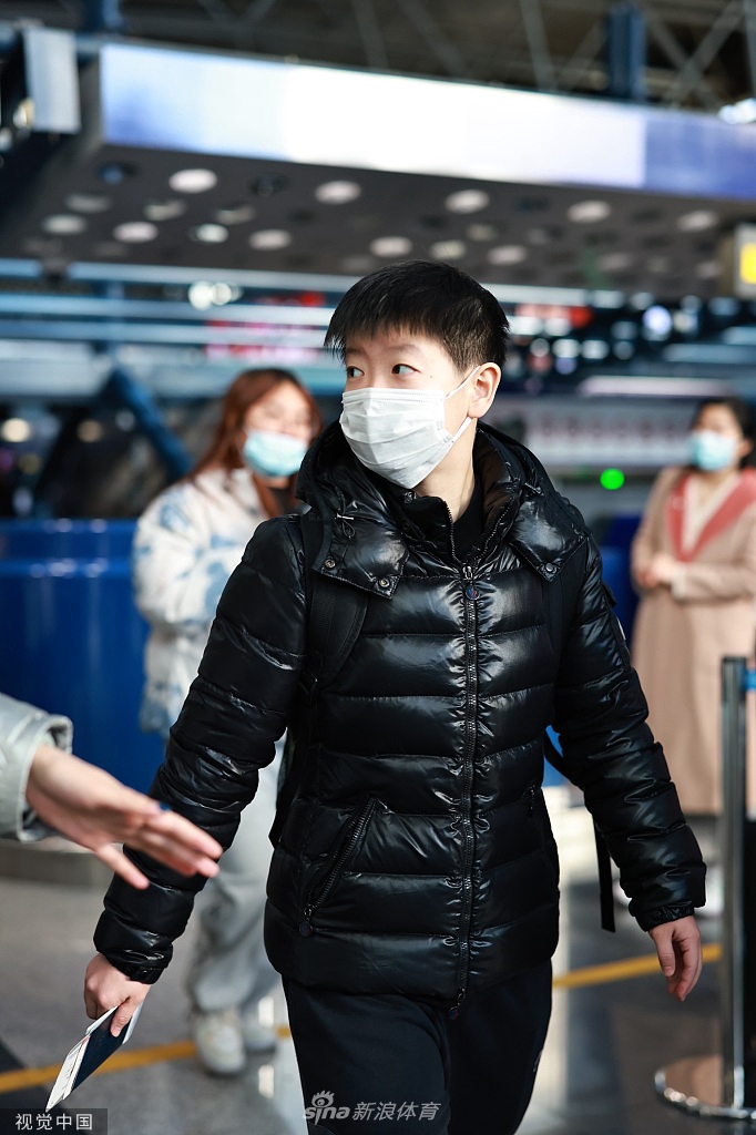 国乒选手现身机场前往澳门 马龙刘诗雯许昕齐现身