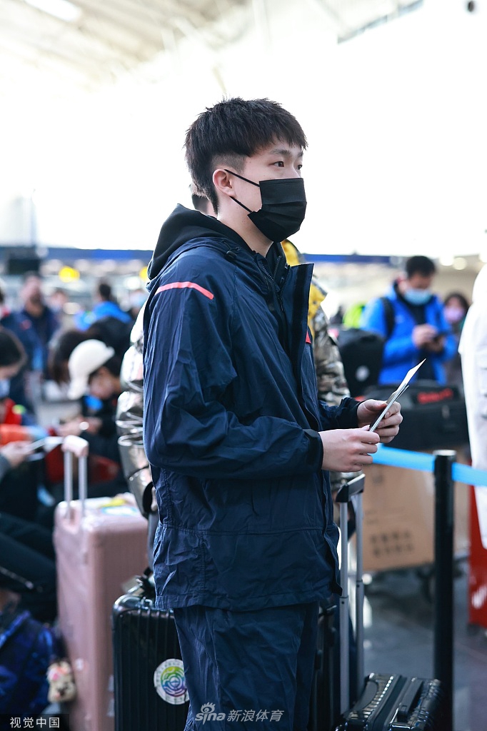 国乒选手现身机场前往澳门 马龙刘诗雯许昕齐现身