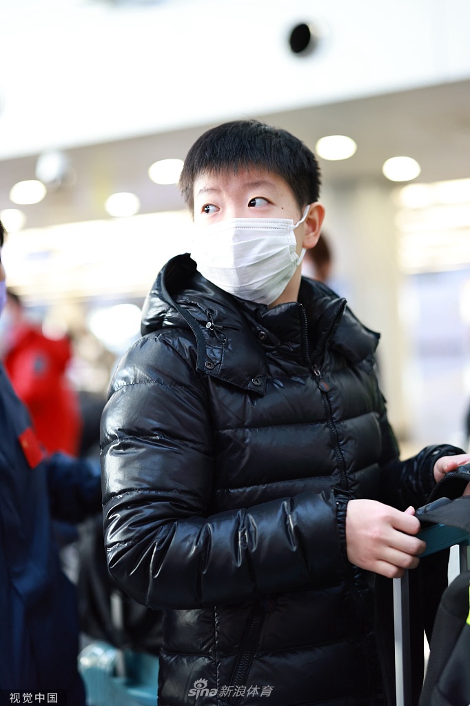 国乒选手现身机场前往澳门 马龙刘诗雯许昕齐现身