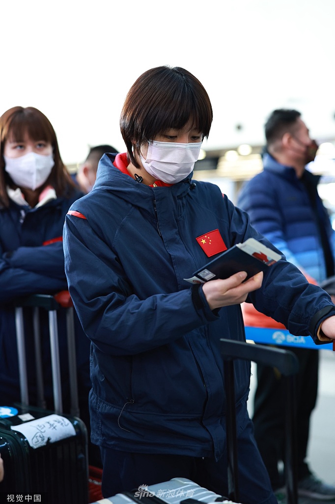 国乒选手现身机场前往澳门 马龙刘诗雯许昕齐现身
