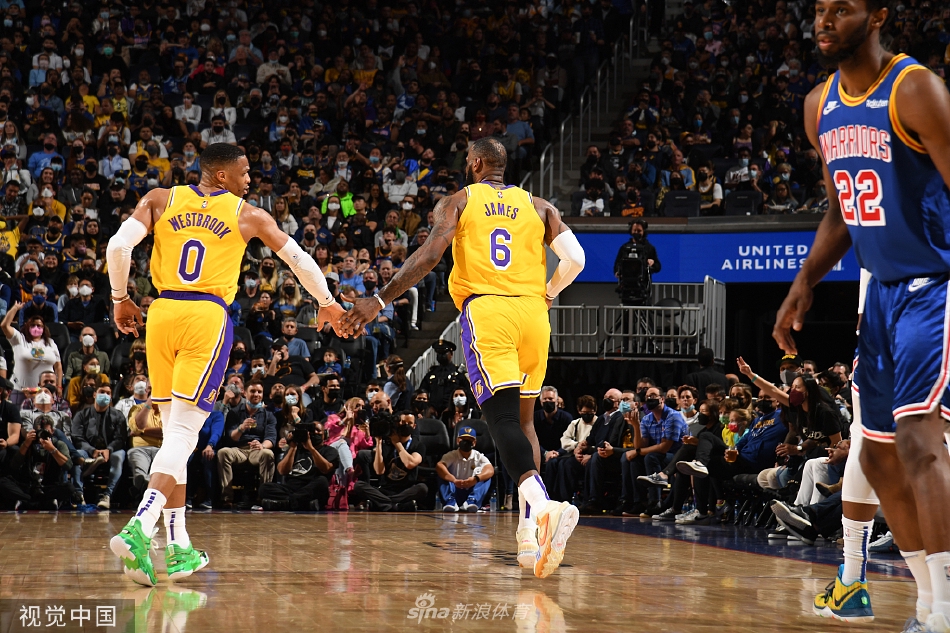 [NBA]湖人115-117勇士 老詹空砍26+15