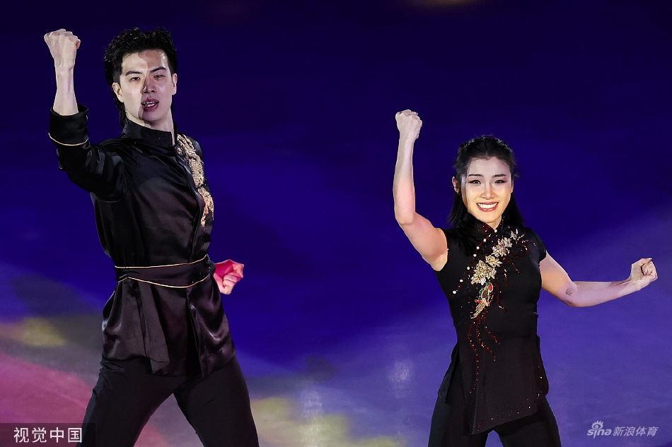 花样滑冰表演赛：王诗h/柳鑫宇出场