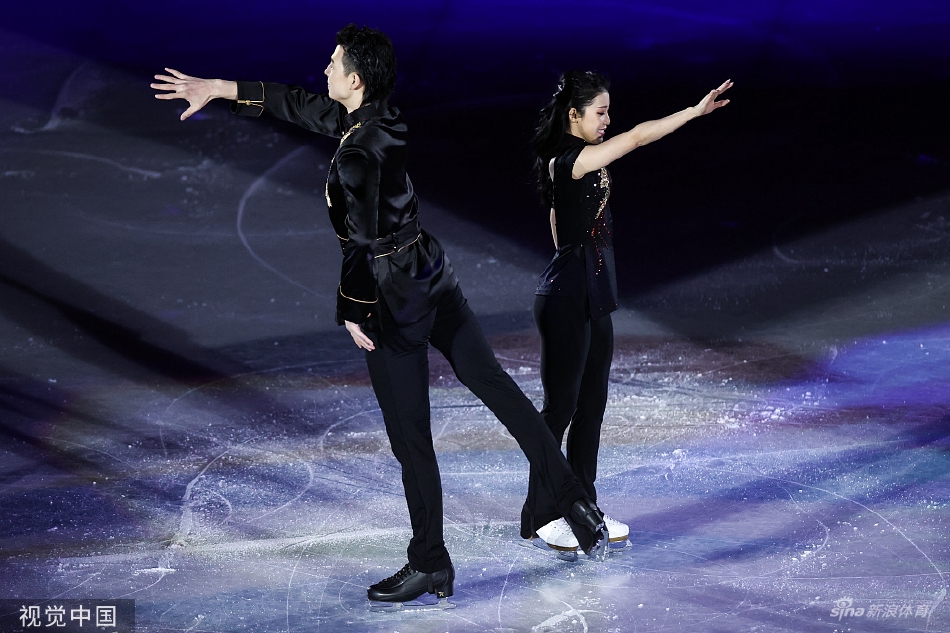 花样滑冰表演赛：王诗h/柳鑫宇出场