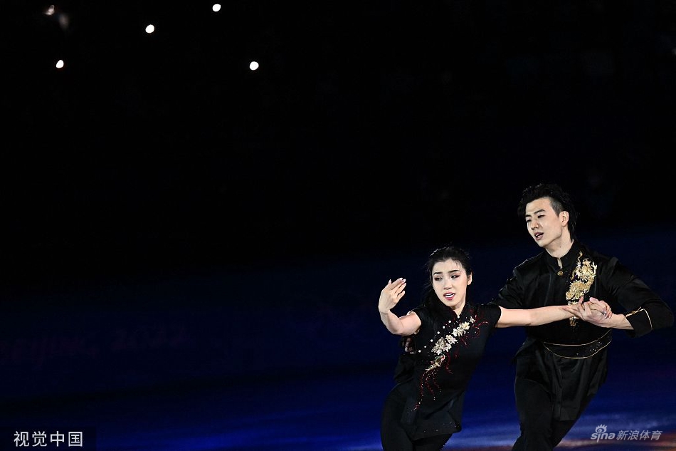花样滑冰表演赛：王诗h/柳鑫宇出场