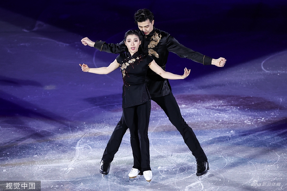 花样滑冰表演赛：王诗h/柳鑫宇出场