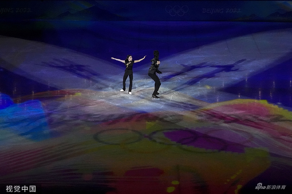 花样滑冰表演赛：王诗h/柳鑫宇出场