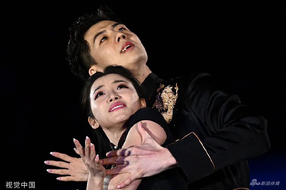 花样滑冰表演赛：王诗h/柳鑫宇出场